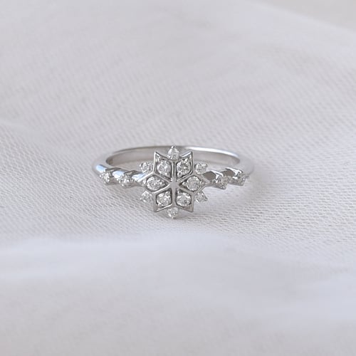 Stříbrný prsten s lab-grown diamantovou hvězdou Nighty