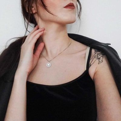 Stříbrný náhrdelník s perlou