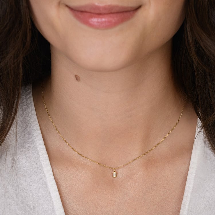 Minimalistický přívěsek ze zlata s lab-grown emeraldem Lias 160468