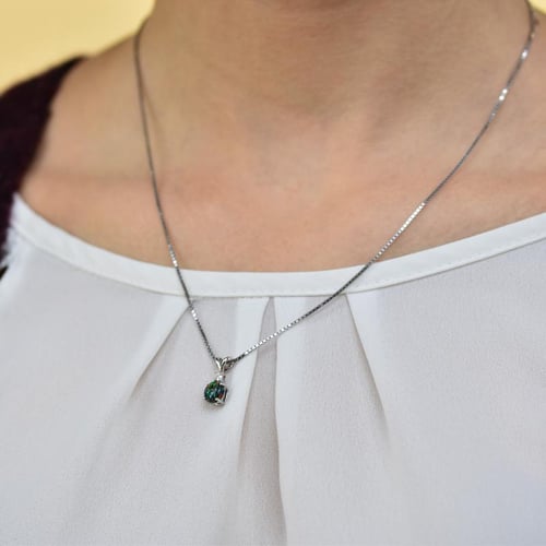 Černé okrouhlé opály a diamant ve zlaté sadě i šperků Vanna
