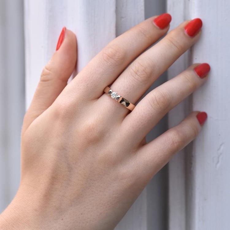 Zlatý prsten s diamantem v tlakovém osazení 45068