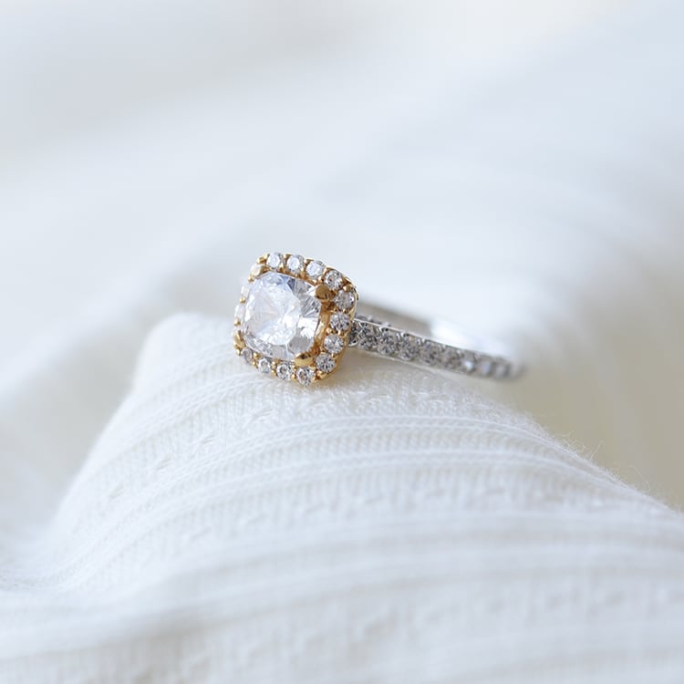 Zlatý zásnubní prsten 66245