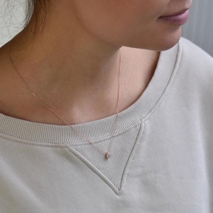 Zlatý náhrdelník s pear diamantem 38427