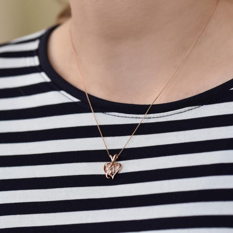 Stříbrný přívěsek ve tvaru srdce s diamanty Lynelle 103332