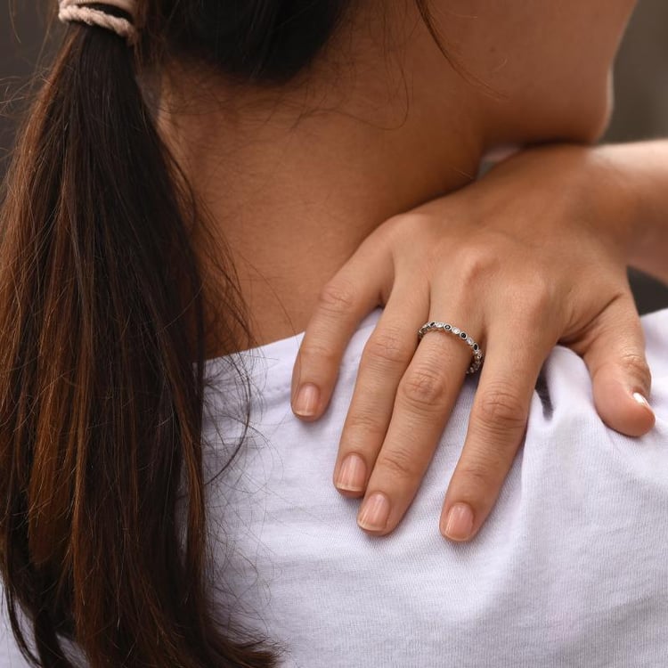 Eternity prsten s diamanty a modrými safíry 46296