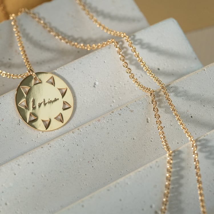 Stříbrný pozlacený přívěsek z kolekce #ZaNormalniHolky s gravírem I shine 120125