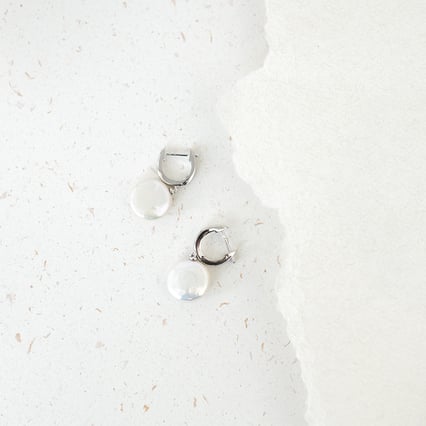 Stříbrné visací náušnice s perlami Elma