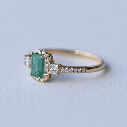 Zlatý prsten s emerald smaragdem a diamanty Dery