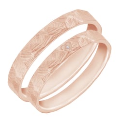 Tepané a škrábané snubní prsteny se srdcem a diamantem Ernie