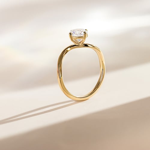 Atypický zásnubní prsten s 0.57ct IGI certifikovaným lab-grown diamantem Livia