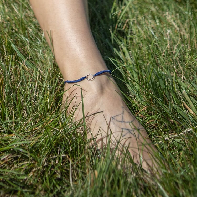 Provázkový náramek se symbolem Karma 108763