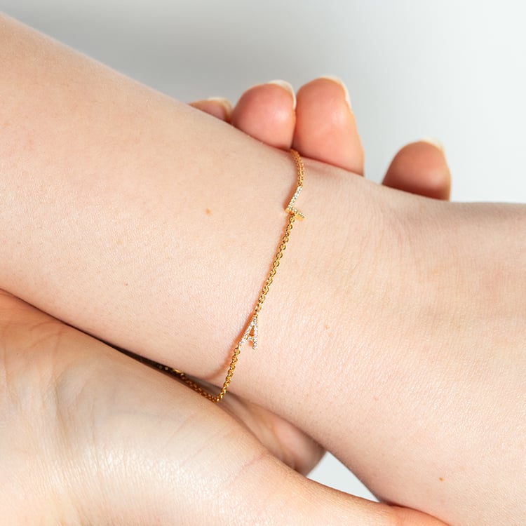 Náramek se 2 písmenky a lab-grown diamanty Anika 152368