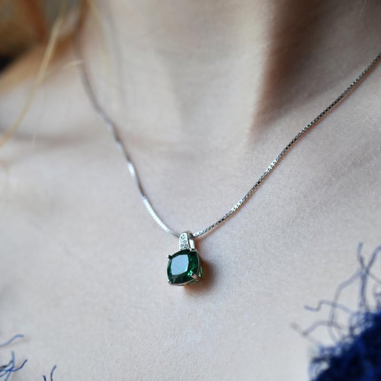 Smaragdový náhrdelník 16572