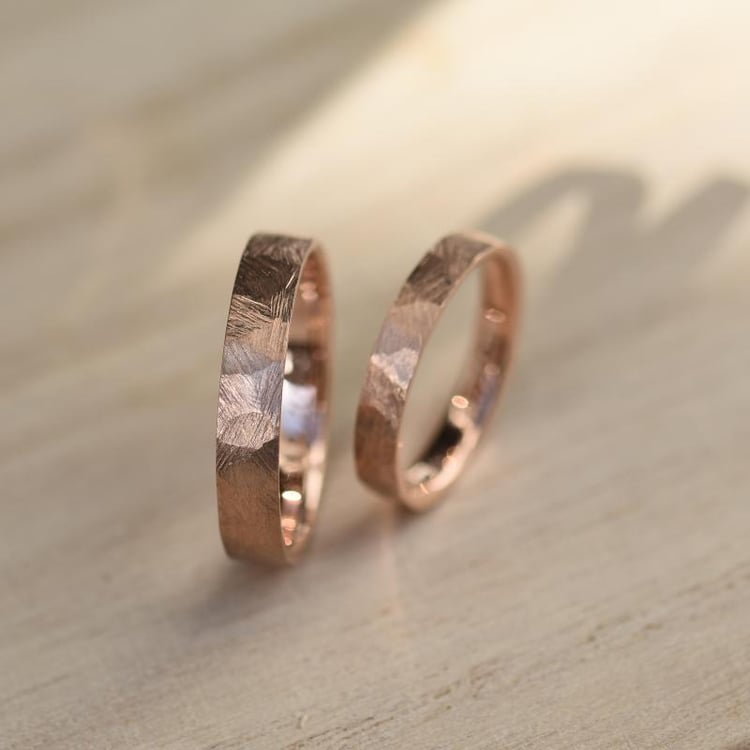 Snubní prsteny s reliéfem 48280