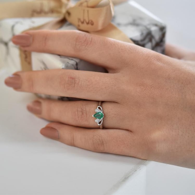 Zlatý smaragdový prsten 17788