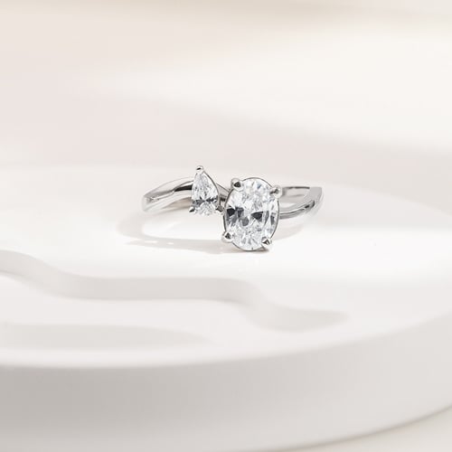 Romantický zásnubní set atypických prstýnků s diamanty Flora