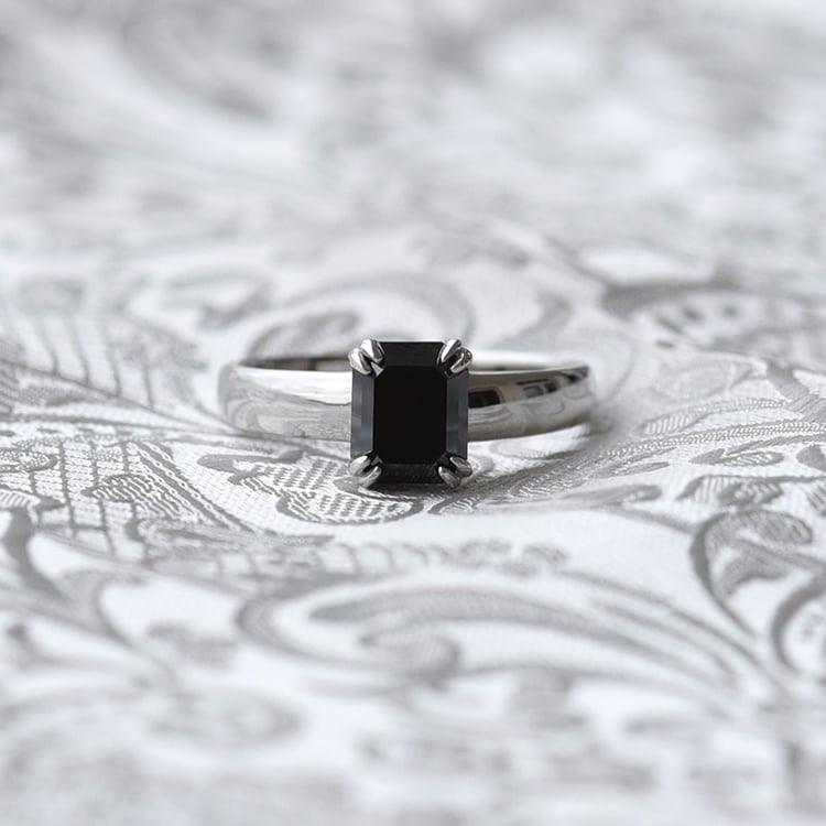 Černý emerald diamant 69648