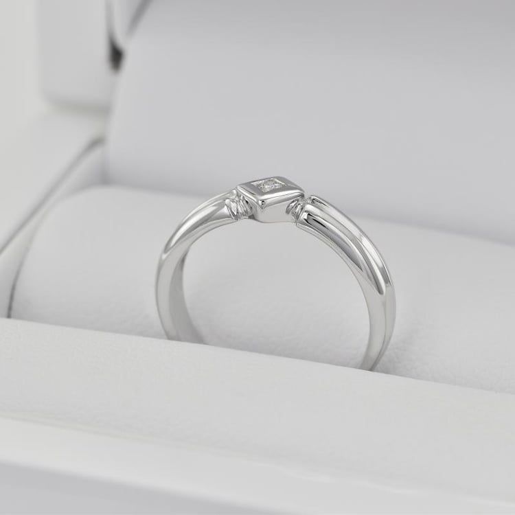 Prsten s diamantem 30587