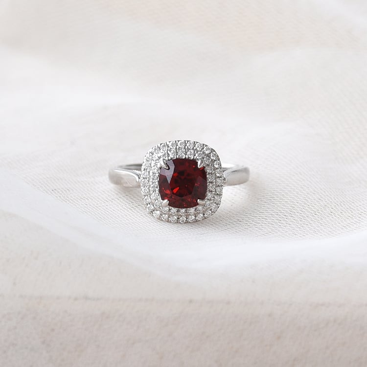 Zlatý prsten se spinelem a diamanty 144080