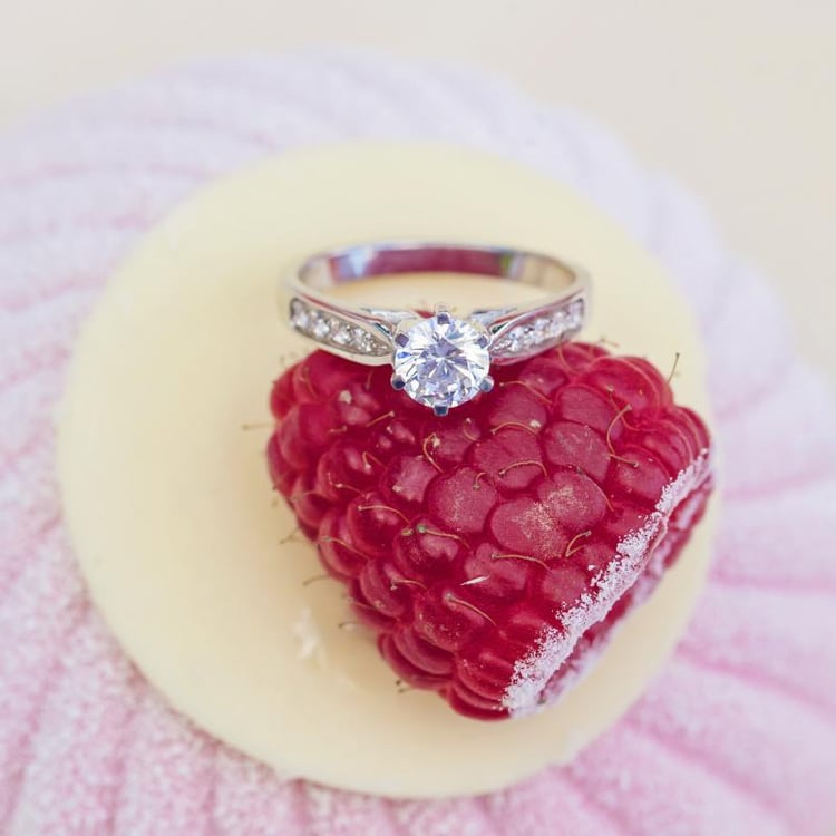 Zásnubní prsten s diamanty 90267