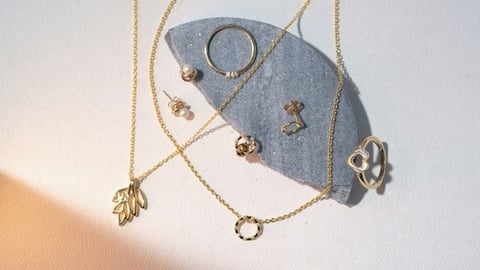 10 základních šperků pro každou ženu