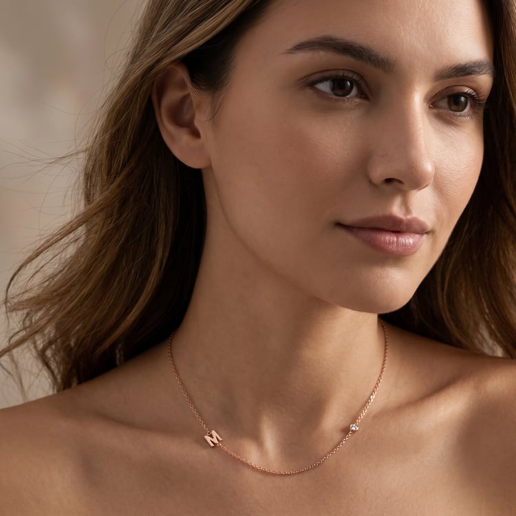 Stříbrný náhrdelník s písmenkem M a lab-grown diamantem Lina 168660