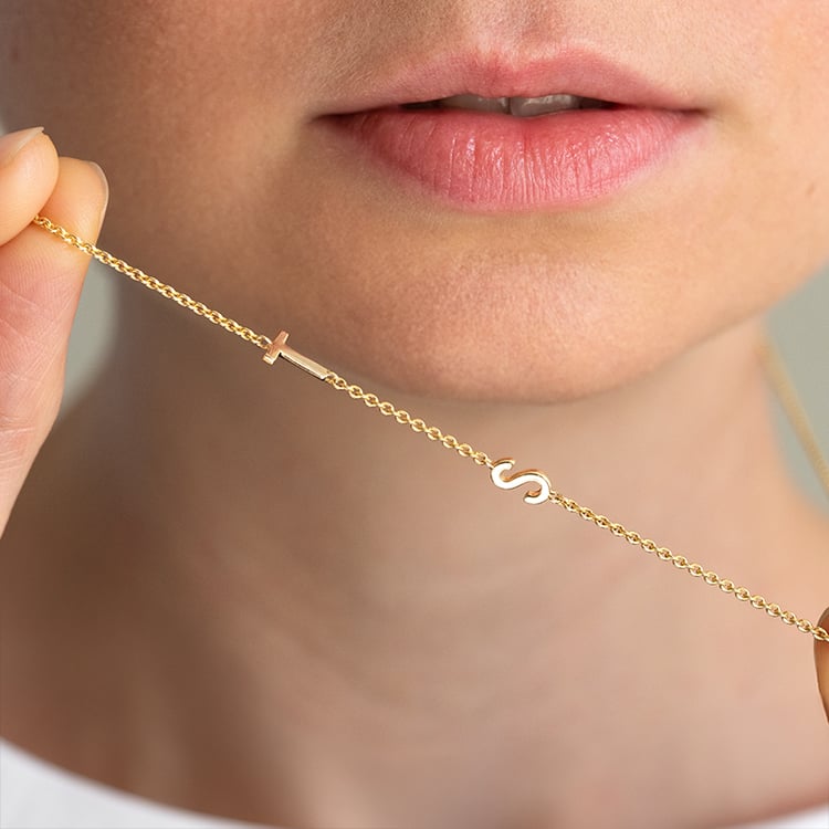 Stříbrný náhrdelník se 2 písmenky podle vaší volby a lab-grown diamantem Lupe 145462