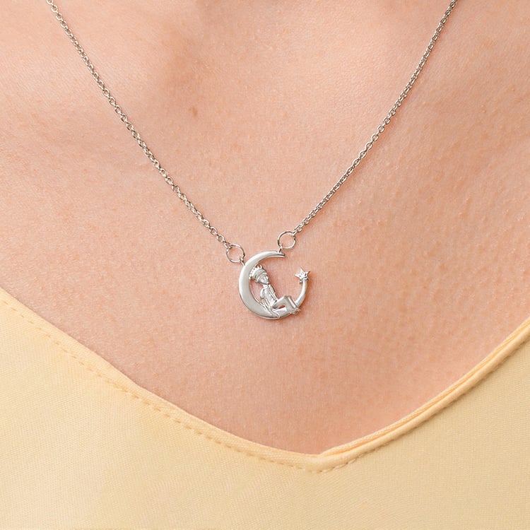 Stříbrný náhrdelník ve tvaru měsíčku s diamantem Malý princ 156095