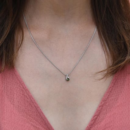 Platinový přívěsek se zeleným diamantem Tilda