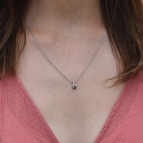 Platinový přívěsek se zeleným diamantem Tilda
