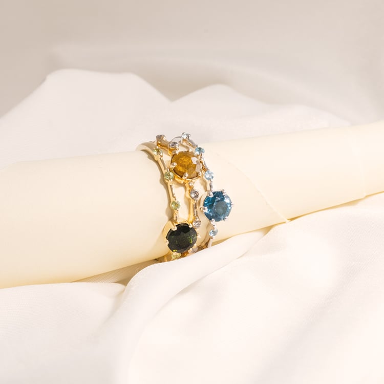 Prsten se zeleným turmalínem a postranními olivíny Imelda 120272