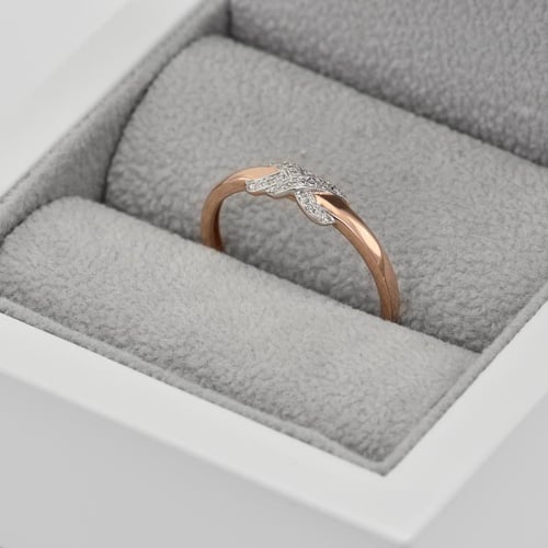 Zlatý romantický prsten s diamanty Teskala