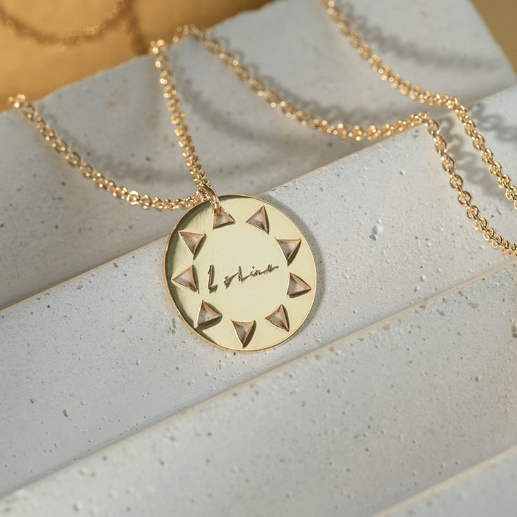 Stříbrný pozlacený přívěsek z kolekce #ZaNormalniHolky s gravírem I shine 120124