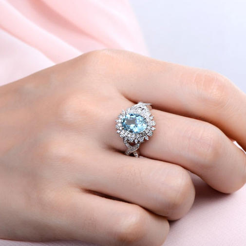 Zlatý prsten s akvamarínem§ 16998