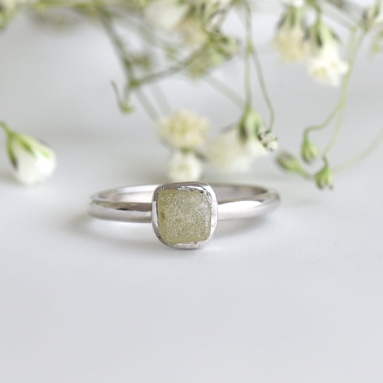 Prsten ze zlata se žlutým surovým diamantem 78194