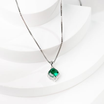 Stříbrný přívěsek se simulovanými smaragdy Augustin