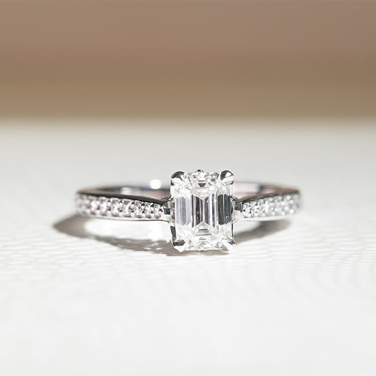 Zlatý zásnubní prsten s emerald moissanitem Winola 129574