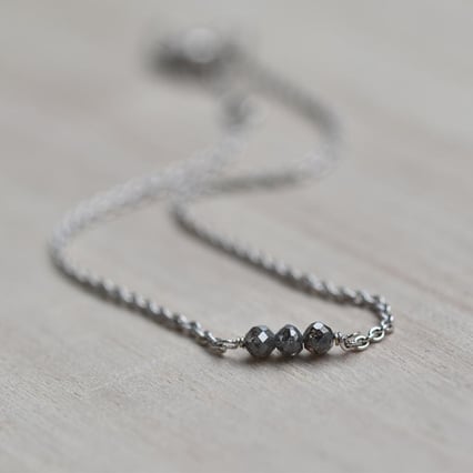 Zlatý náramek se salt'n'pepper diamanty Ulla