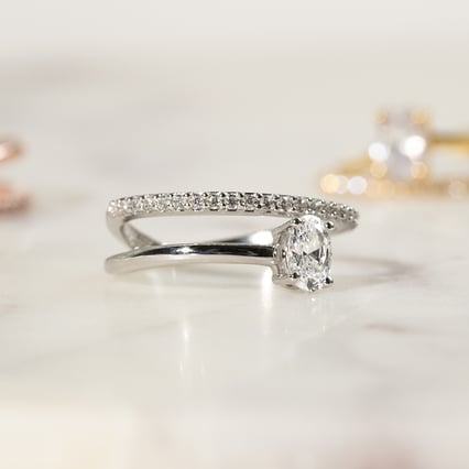 Atypický zásnubní prsten s lab-grown diamanty Lori