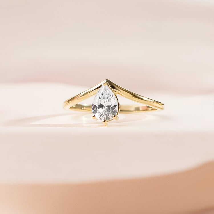 Zásnubní prsten s pear lab-grown diamantem 154878