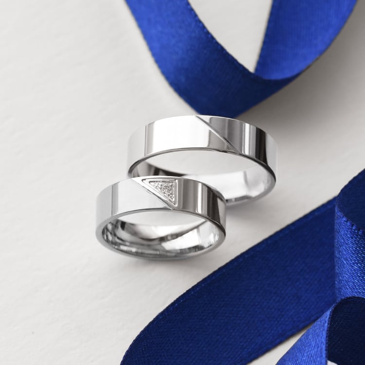 Trendy snubní prsteny ze zlata s diamanty Mert 114353