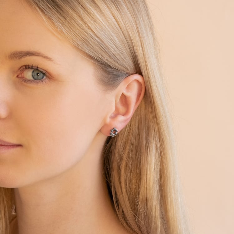 Náušnice ve tvaru kytek se salt and pepper diamanty Silva 101058