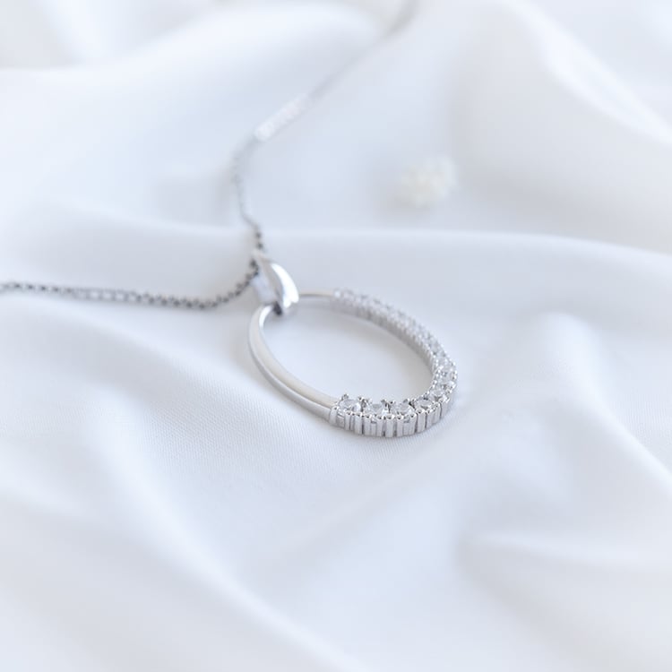 Oválný přívěsek se zirkony 90742