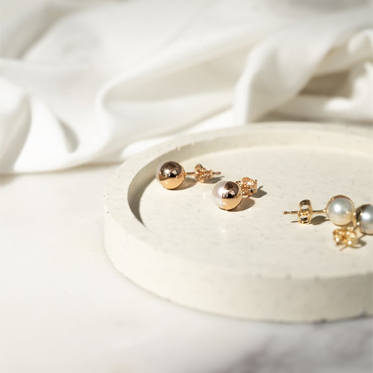 Decentní perlové náušnice Danne 129780