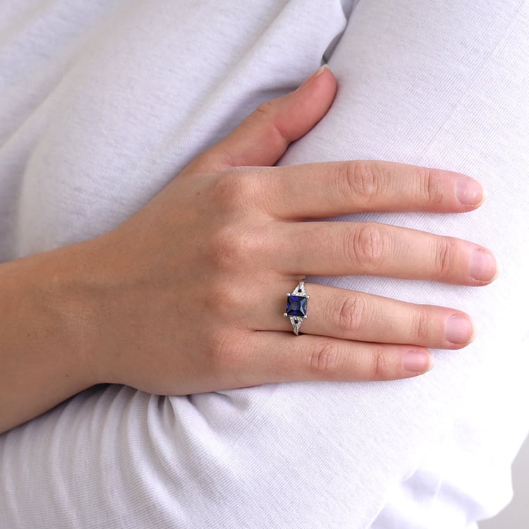 prsten s modrým safírem 82667