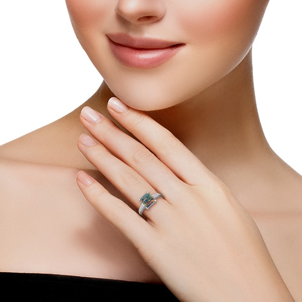 Opál ve zlatém prstenu s diamanty 32663