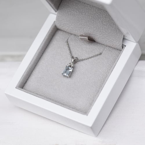 Zlatý přívěsek s akvamarínem a diamanty Deandra