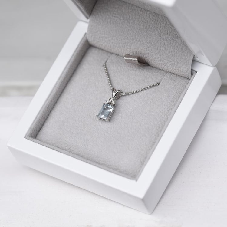 Náhrdelník s akvamarínem a diamanty z bílého zlata 47988