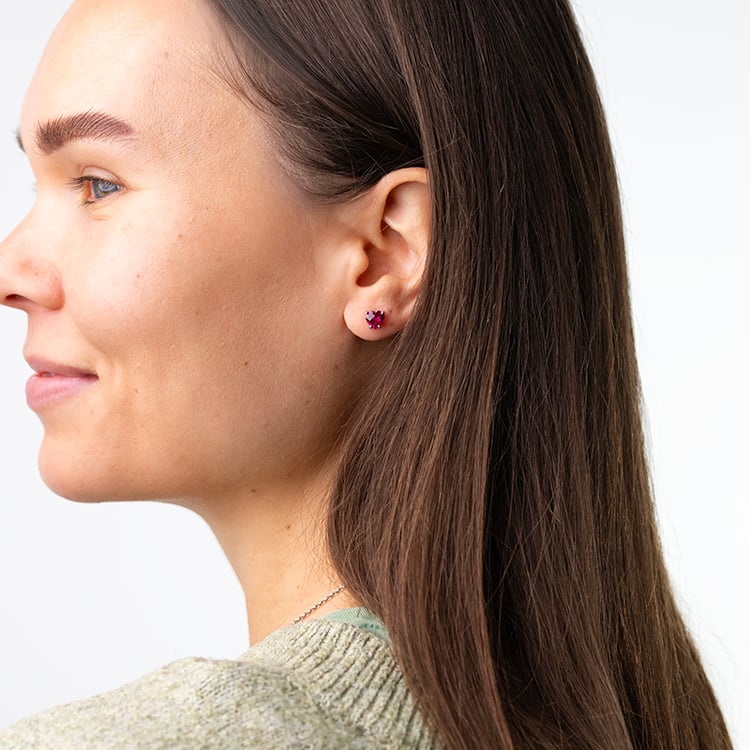 Zlaté náušnice s rubínovými srdíčky Kaciah 147467