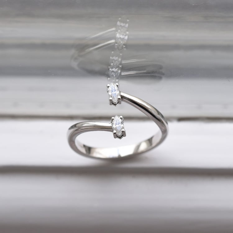 Prsten s diamanty z bílého zlata 84406